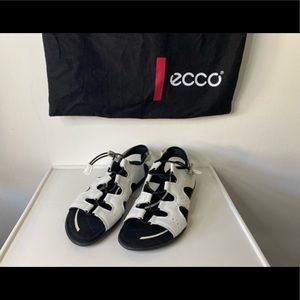 NWOT  ECCO Bluma Toggle Women’s Adjustable White Leather Sandals size 8/39